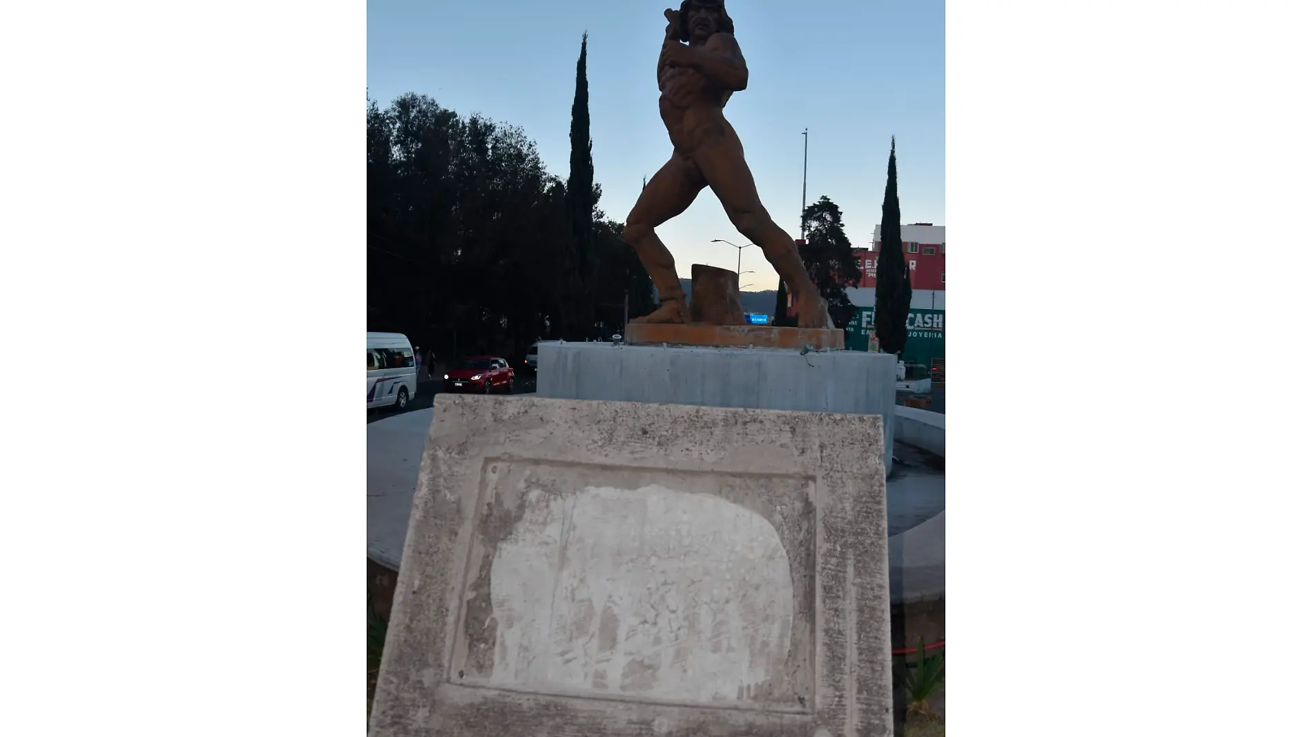 estatua monumento tlahuicole (1) 1